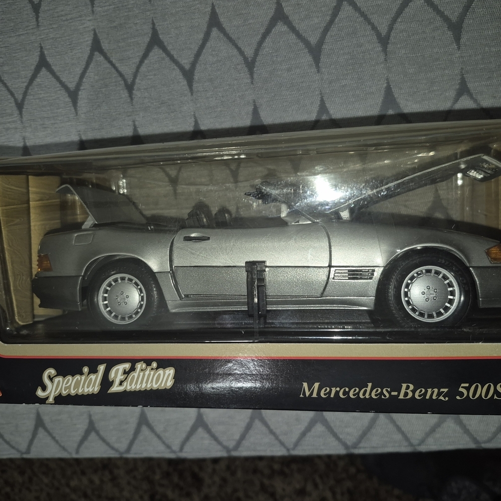 Mercedes-Benz 500SL Model Car. Maisto 1989 Mercedes Silver Convertible. NEW - Picture 5 of 8